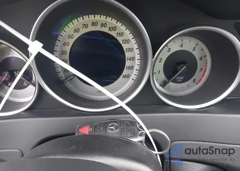 2013 Mercedes-Benz C 250 Sport из США, поврежденный, VIN WDDGF4HB4DA776499